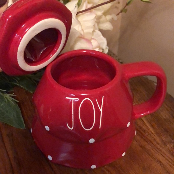 RAE DUNN RED CHRISTMAS TREE SHAPE COFFEE/TEA CUP WITH A LID - Picture 4 of 7
